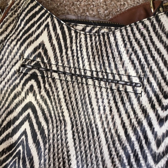 LIZ CLAIBORNE Women’s Black White and Tan Purse - Picture 4 of 11